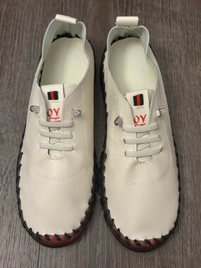 Women's Cream Slip-On Casual Flats with Contrast Sole